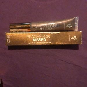 Beachfront kissed liquid shadow